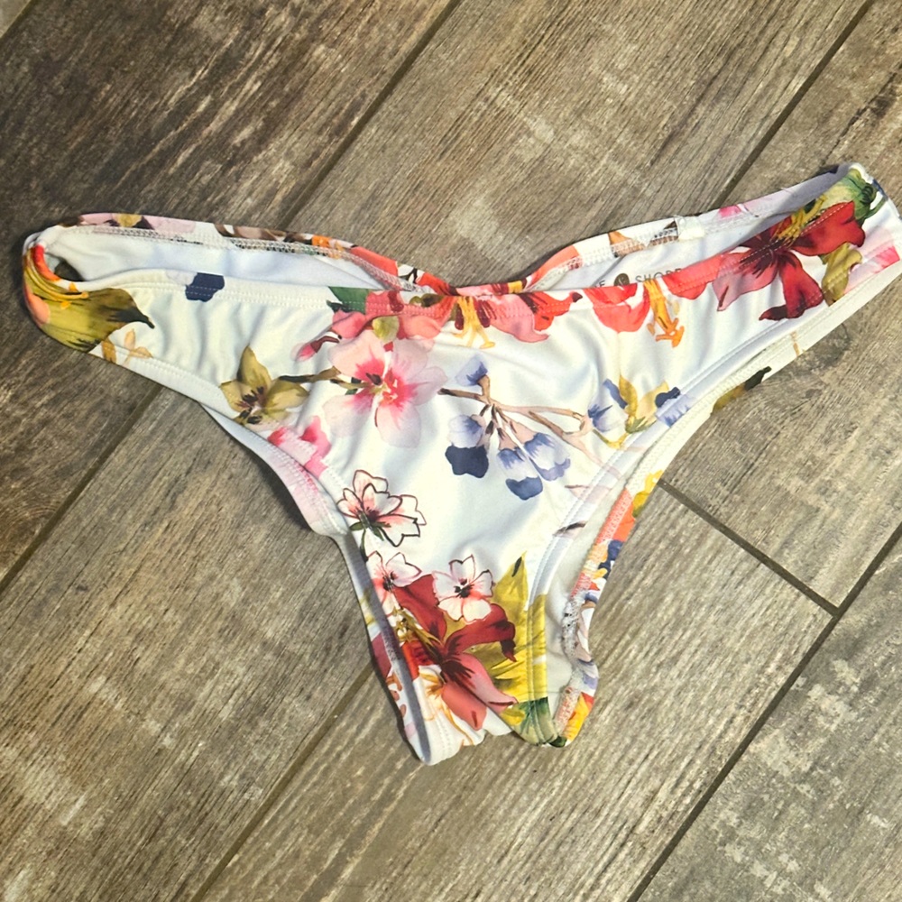 NWOT Shade and shore bikini, bottoms, size M